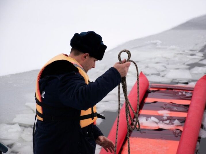 Спасатели запретили выходить на лед коломенским рыбакам Новости Коломны 