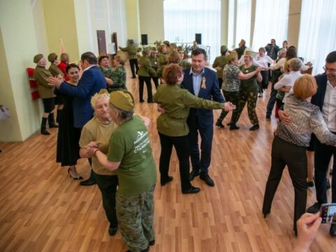 Знаменитый «Майский вальс» танцуют в Озерах Новости Коломны 